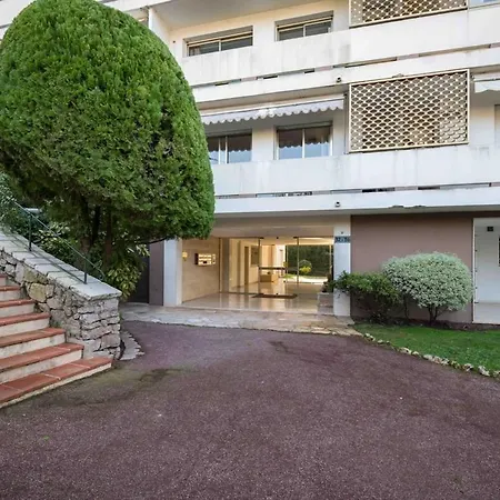 A081-cannes Avec Terrasse Au Calme * Cannes