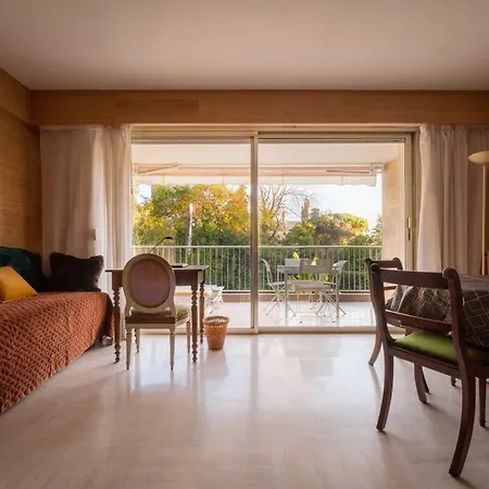 A081-cannes Avec Terrasse Au Calme