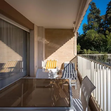 A081-cannes Avec Terrasse Au Calme Сasa de vacaciones *